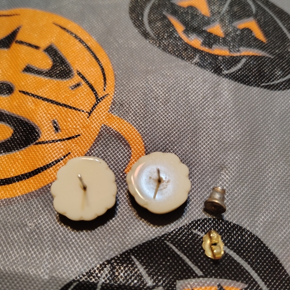 Vintage Avon knot earrings - Picture 3 of 4